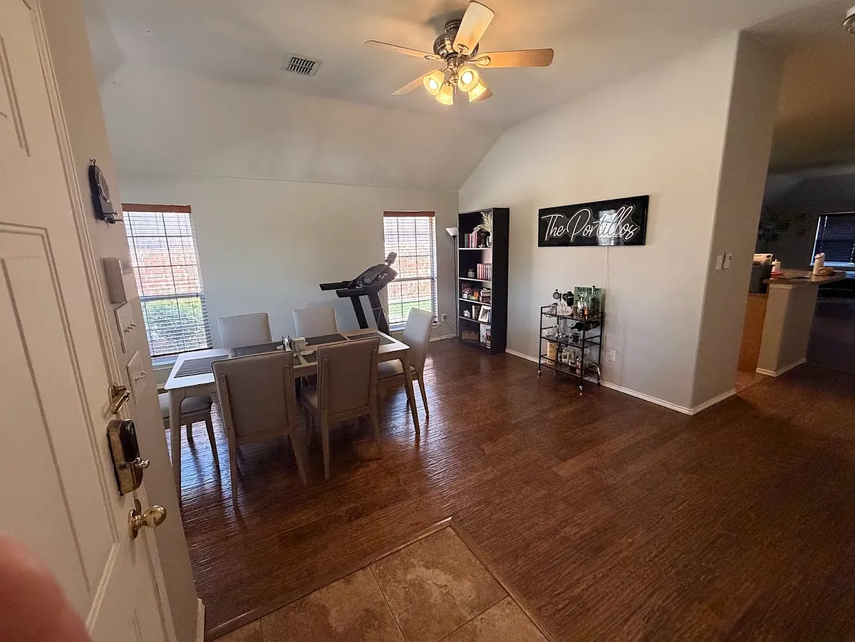 Big formal dining with engineer floor to host holidays & family meals - 9120 Bedford Ln