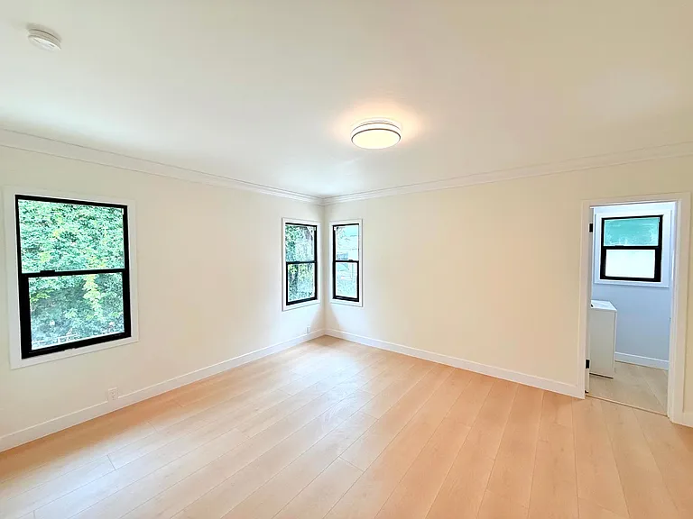 6130 Whitsett Avenue — Photo 26