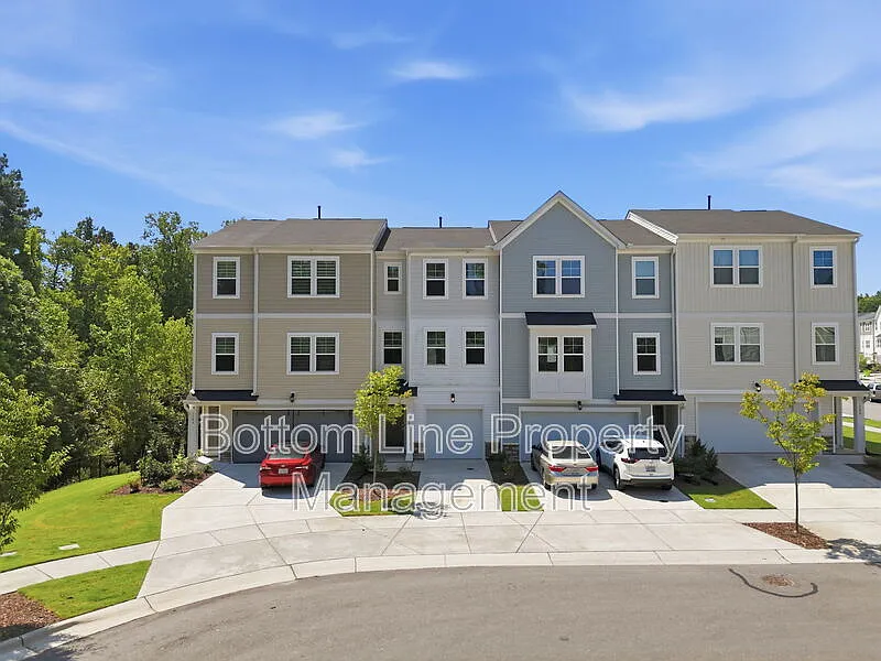 3 bed, 2.5 bath, 1854 sqft, $1,895 — Photo 4