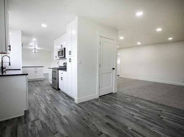 36 W Marquette Dr, Midvale, UT 84047