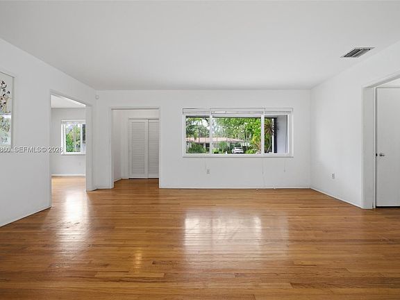 5th image of 14 NE 108th St