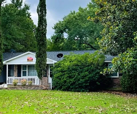 1402 Fairfax Dr