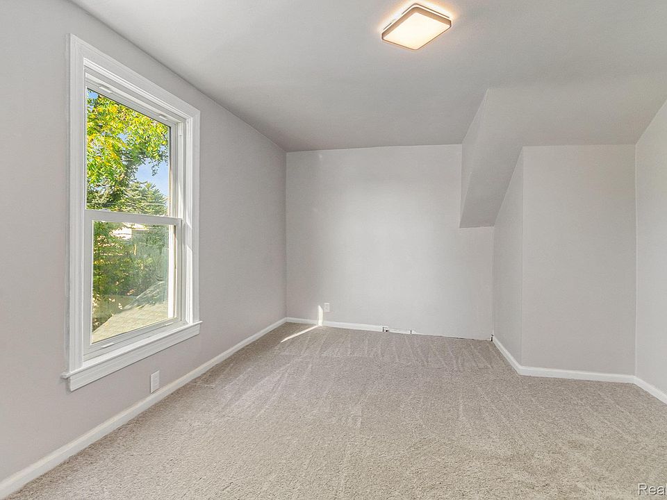 11 S Gratiot Ave, photo 14