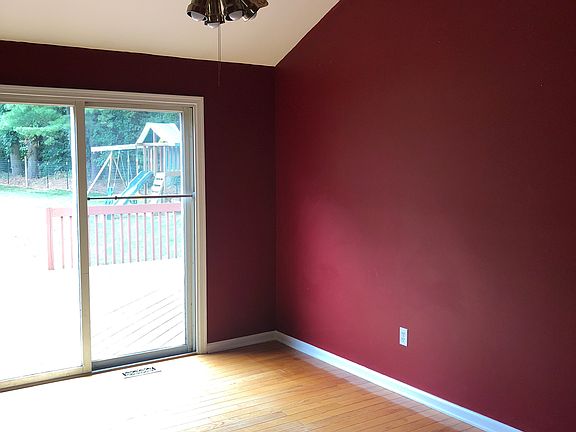 2nd image of 21 Woods Ln