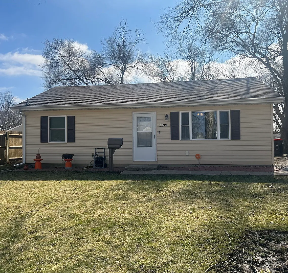 1132 Eastview Dr photo 1