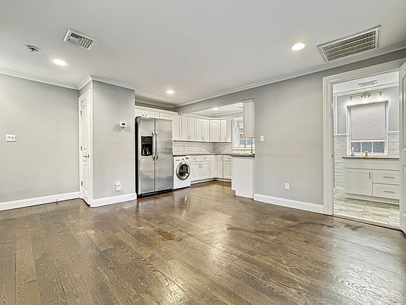 2nd image of 632 Main St #C