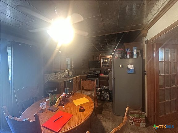 2nd image of 903 Chalk St