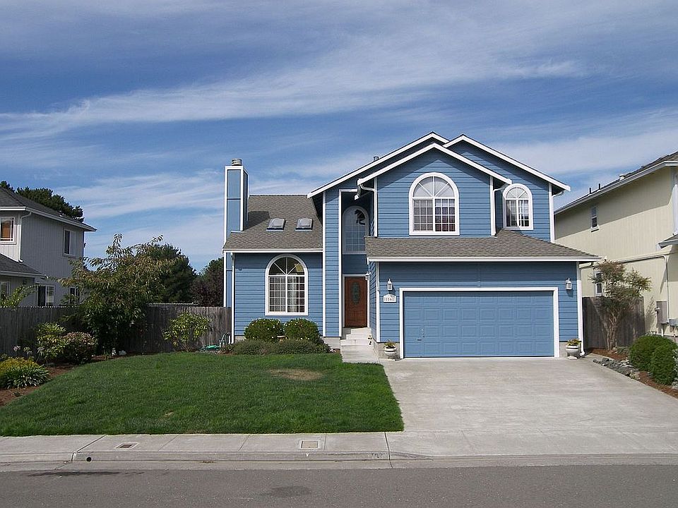 Front Elevation, oversized lot