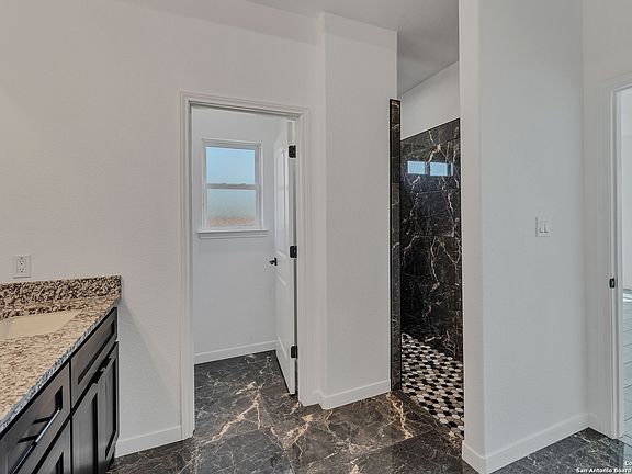 5th image of 108 CHINABERRY HILL