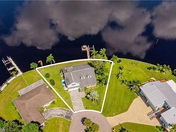 2nd image of 1943 Bahama Ave