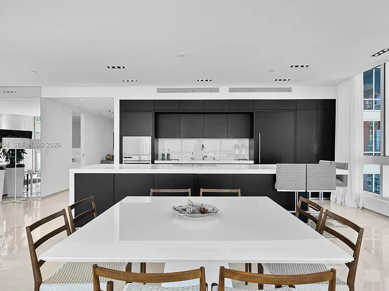 100 S Pointe Dr #3207 — Photo 9