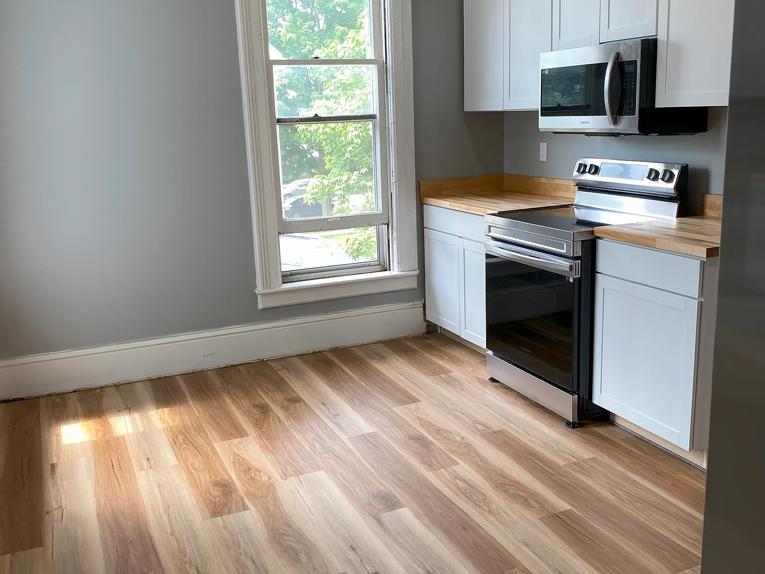 213 Toledo St — Photo 2