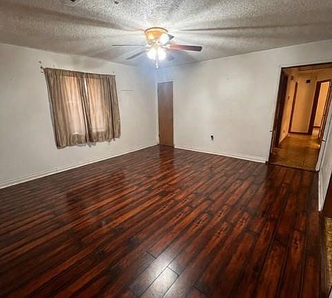 2nd image of 402 Phoenix Sq