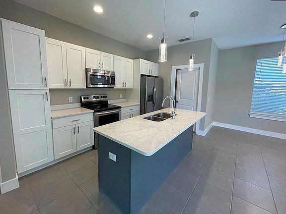 5th image of 340 Gardenia Ct