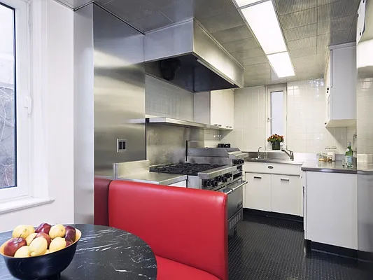 Sold by Sotheby's International Realty | media 32