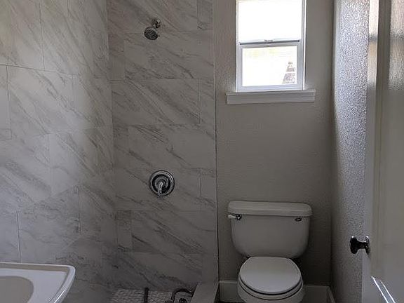 5th image of 940 8th Ave S