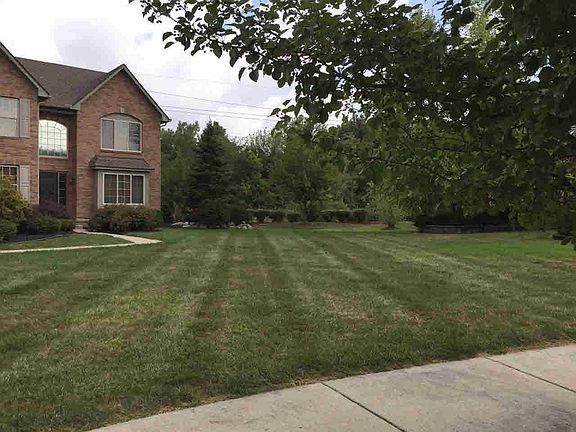 3rd image of 23128 Newcastle Ct