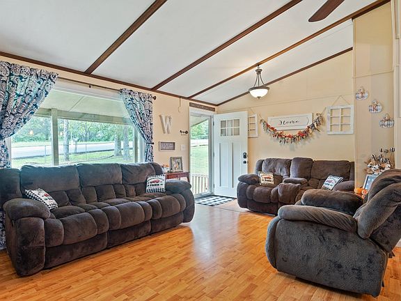 4th image of 516 Hillcrest Dr