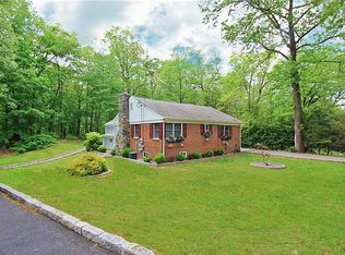 39 Shawnee Rd, Putnam Valley, NY 10579