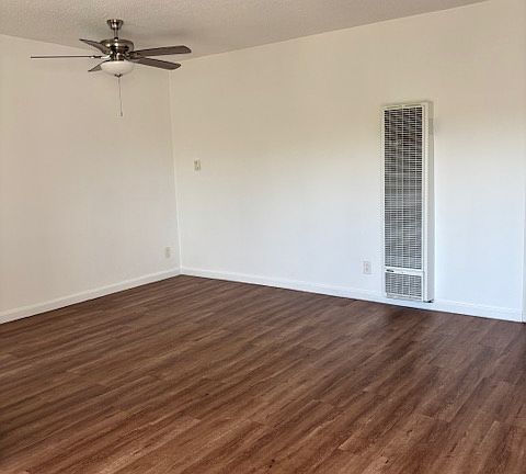 3rd image of 2656 S Barrington Ave APT 4