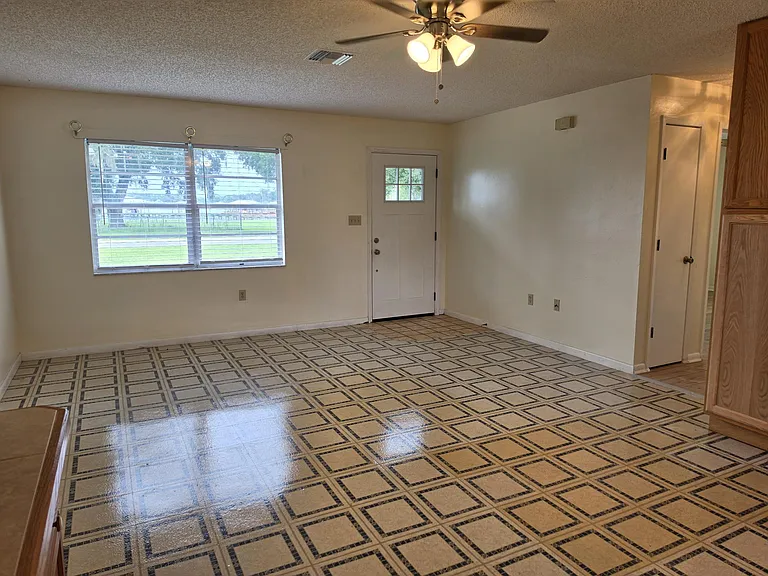 1531 Lake Clay Dr — Photo 7
