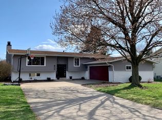 1806 Derron Dr, Pontiac, IL 61764