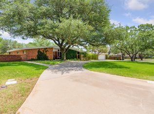 1311 W Westhill Dr, Cleburne, TX 76033