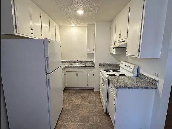 4th image of 15 Royale Ave #11