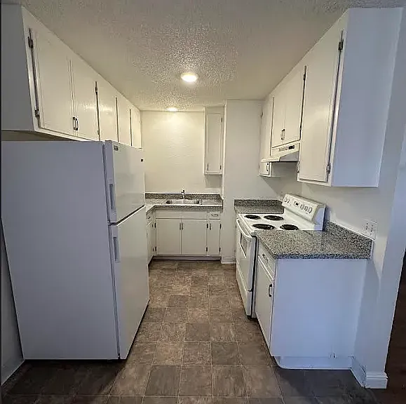 15 Royale Ave #11 — Photo 4