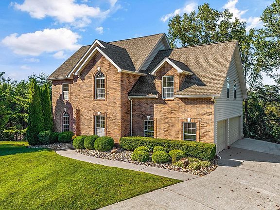 3rd image of 1726 Meadow Chase Ln