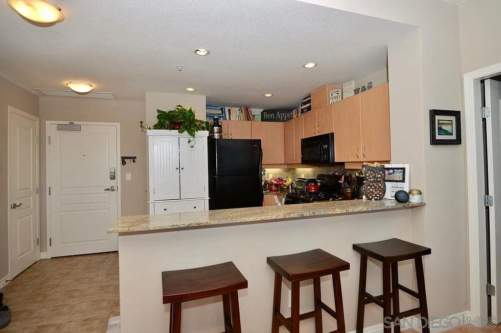 300 W Beech St — Photo 3