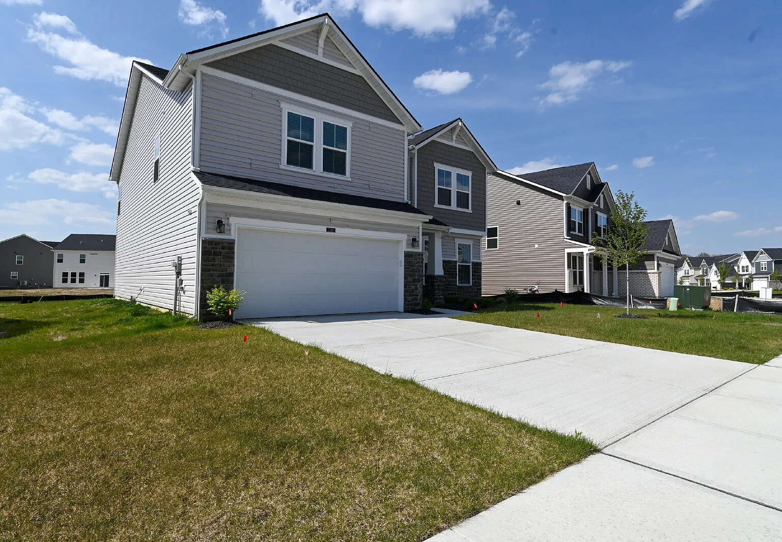 5 bed, 3.0 bath, 3183 sqft, $2,800 — Photo 2