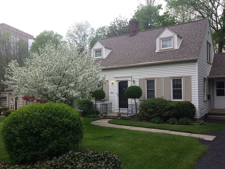 2nd image of 3811 Brentwood Dr
