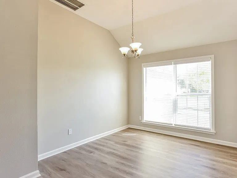 416 Lake Forest Dr — Photo 8