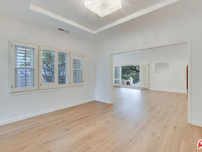 344 S Swall Dr — Photo 7