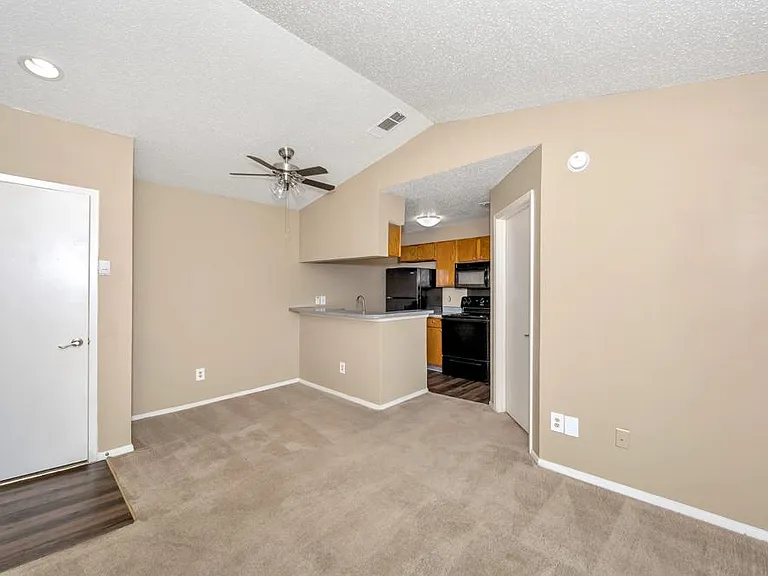 Oak Meadow Apartments — Photo 24
