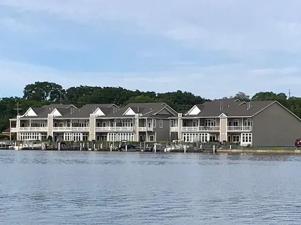 65 Arthur St, Manistee, MI 49660