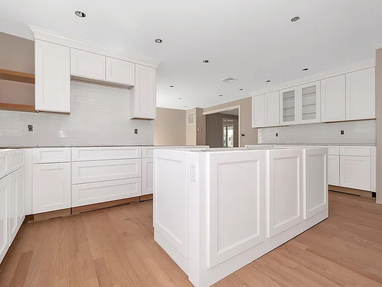 58 Marion Dr — Photo 10