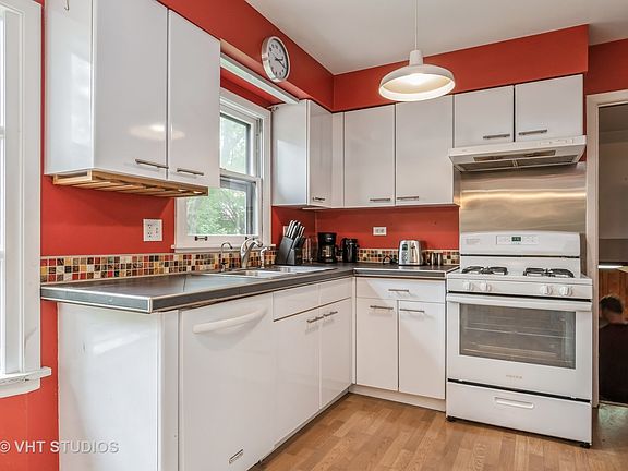 3rd image of 1012 Plum Hollow Ct