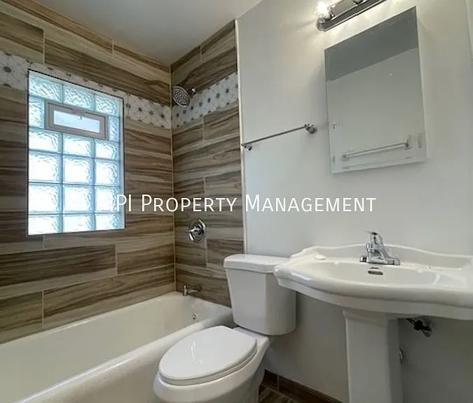 2756 N 53rd St #L — Photo 7