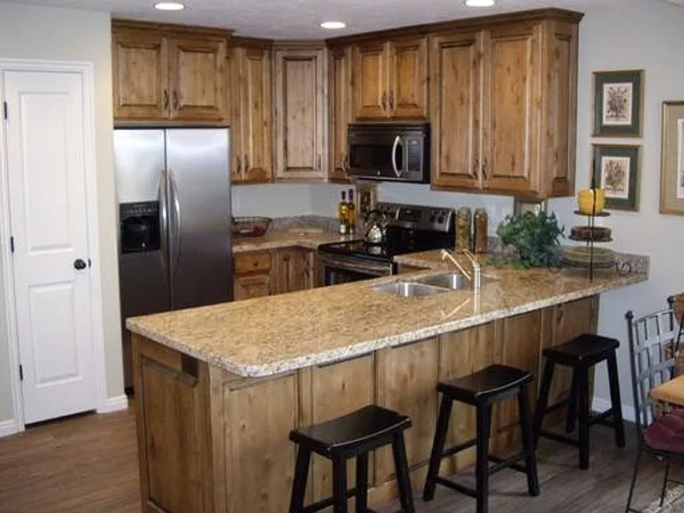 820 N Geneva Rd — Photo 2