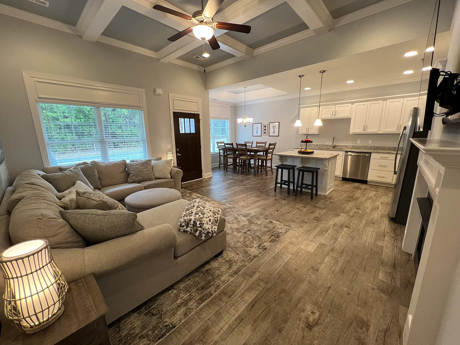3 bed, 2.5 bath, 1860 sqft, $2,100 — Photo 4