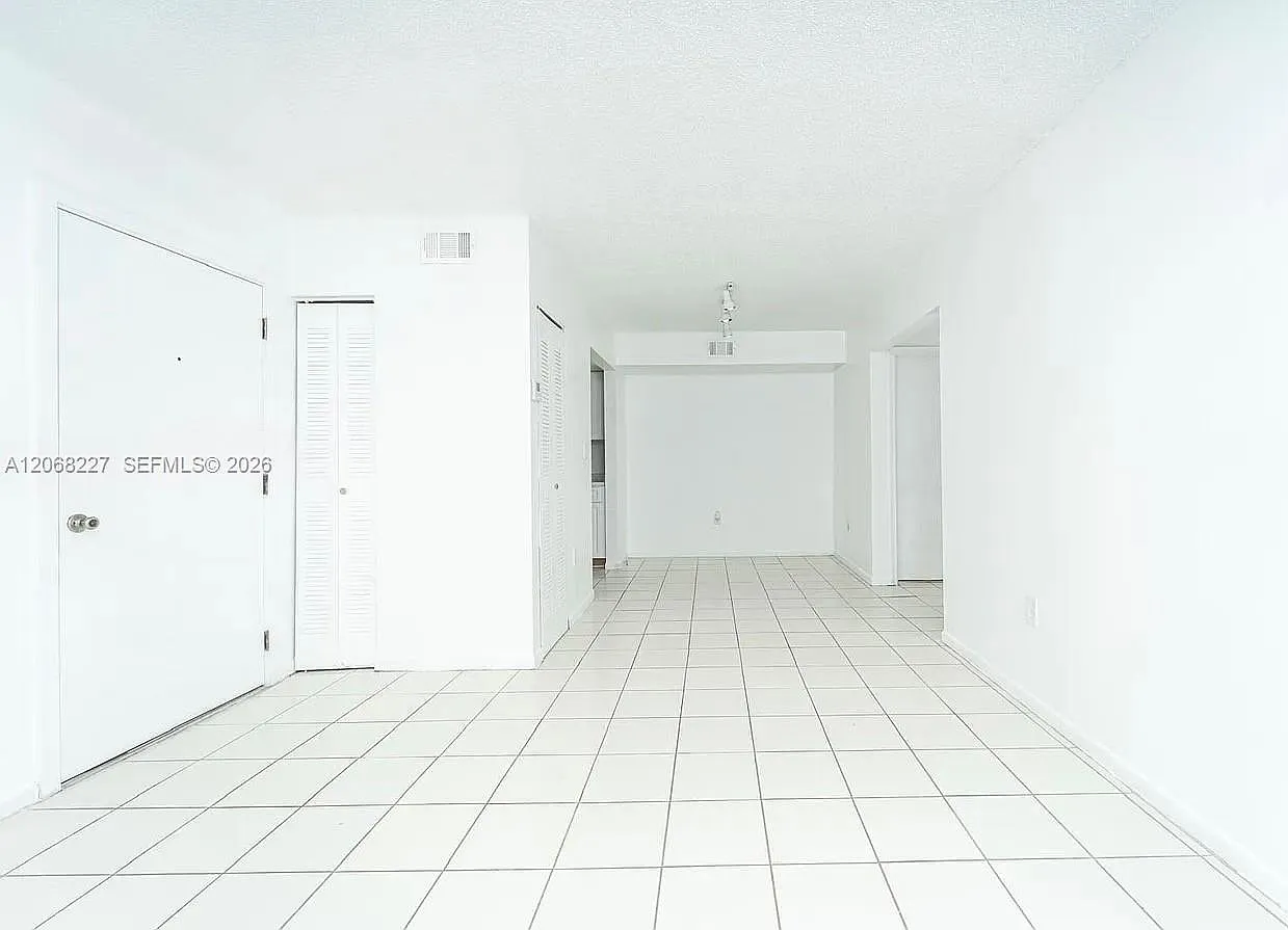 Soleil Lake Condo — Photo 1