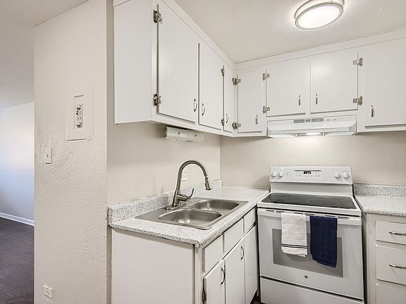 2nd image of 1400 W Mississippi Ave #306