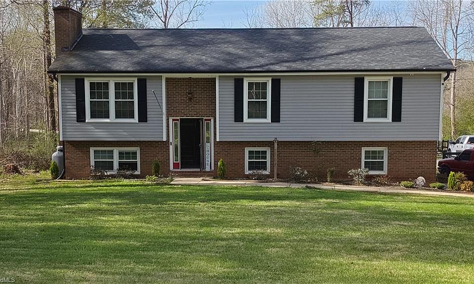 1st image of 960 Rhine Rd