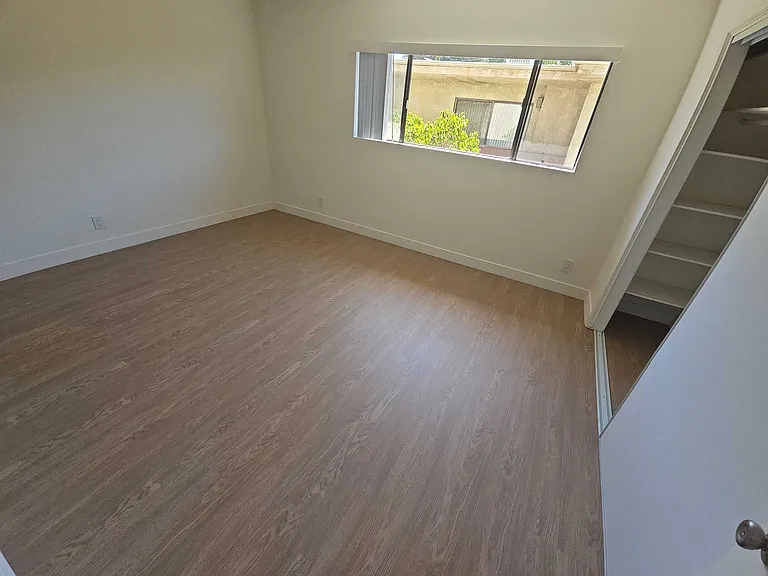 Coldwater Canyon Ave — Photo 43