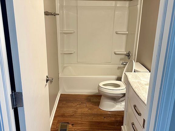 4th image of 123 E Vermont St #123