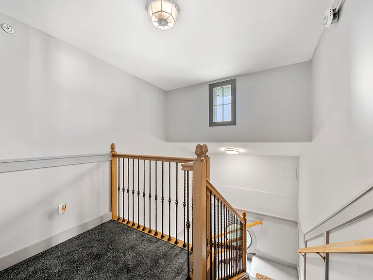 575 Hoboken Rd #9 — Photo 2