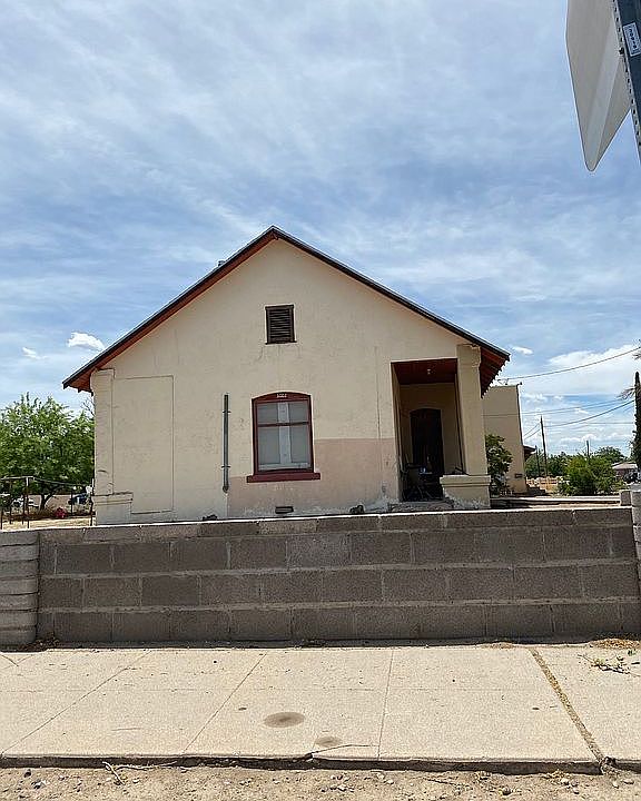 2nd image of 1002 S 8th Ave