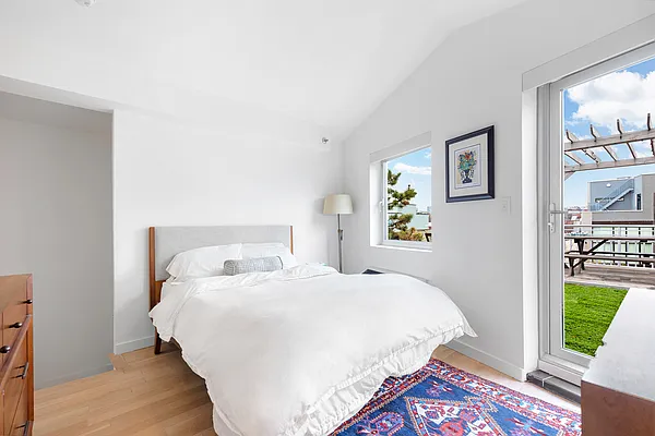 Sold by Compass | media 18